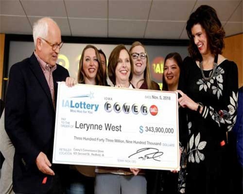 Tờ vé số độc đắc trên sàn xe