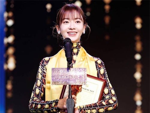 Hoa Đỉnh 2018: Ngô Cẩn Ngôn giật giải Nữ diễn viên truyền hình xuất sắc mảng cổ trang