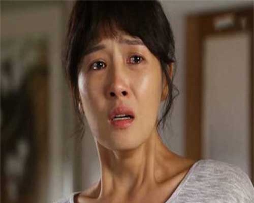 Vợ cay đắng kể chuyện con vừa đầy tháng chồng đã xách vali đến nhà nhân tình ở