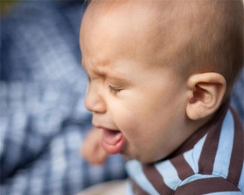 Trẻ ho đêm có phải do thiếu canxi hay không?