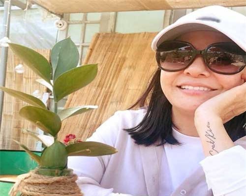 Cát Phượng khoe hình xăm mới, hé lộ quan hệ với Kiều Minh Tuấn