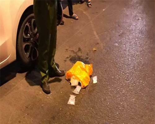 TP.HCM: Ô tô 4 chỗ nghi vứt ma túy xuống đường khi bị CSGT truy đuổi