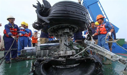 Nóng: Mảnh vỡ từ máy bay Indonesia bị rơi có thể giúp tìm MH370