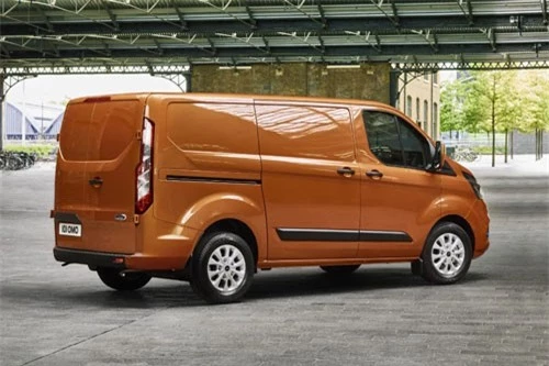 3. Ford Transit Custom (doanh số: 2.844 chiếc).