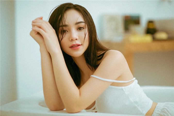 'Ngẩn ngơ' trước vẻ đẹp của em gái Lan 'cave' trong Quỳnh búp bê