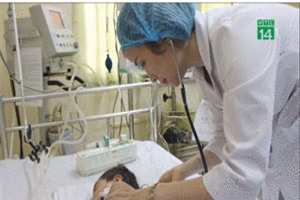 Clip: Bé 3 tuổi nguy kịch vì sự thiếu hiểu biết của người lớn