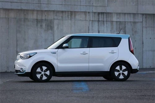 7. Kia Soul EV 2018 (giá: 32.250 USD).