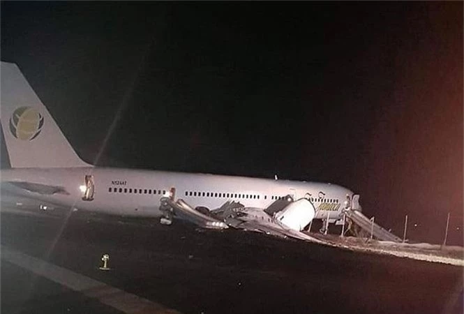 Máy bay Boeing chở 120 hành khách đâm sầm xuống đường băng - ảnh 2