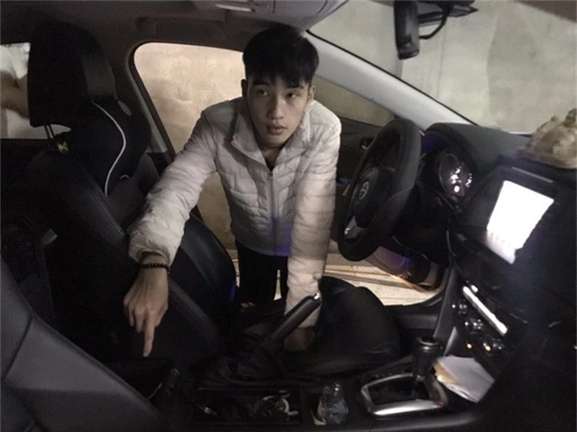 Nhân viên rửa xe Phạm Đức Mạnh đã nảy sinh lòng tham trộm cắp hơn 15 triệu đồng trên xe của khách (ảnh CA QN)