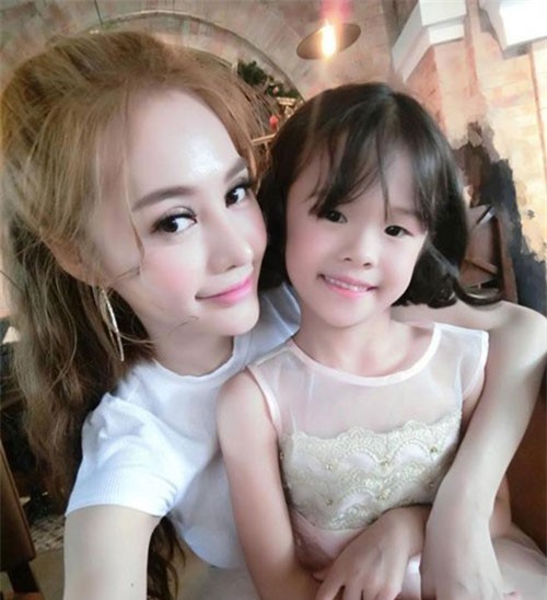 Sau gần 2 năm công khai tình cảm, Linh Chi lần đầu nói về mối quan hệ với con gái riêng của Lâm Vinh Hải