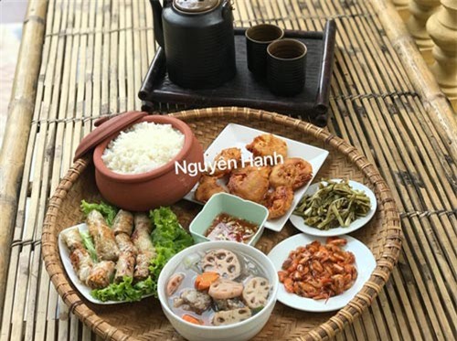 Vợ chiều lòng chồng bằng những mâm cơm dân dã