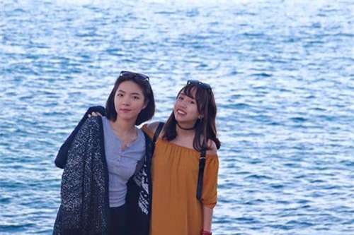 Bất ngờ với nhan sắc và thành tích học tập của con gái NSND Lê Khanh