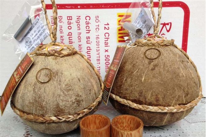 'Bật mí' công thức ủ rượu dừa cực đơn giản tại nhà