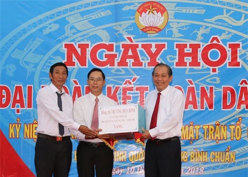 Phó Thủ tướng Trương Hòa Bình dự Ngày hội Đại đoàn kết tại Bình Dương