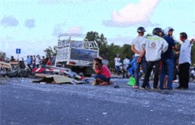 Clip: Tai nạn giao thông liên hoàn trên quốc lộ 1A, 1 tài xế tử vong tại chỗ