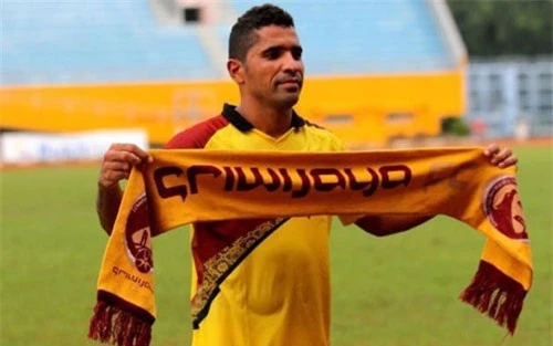 Beto Goncalves. Beto Goncalves.