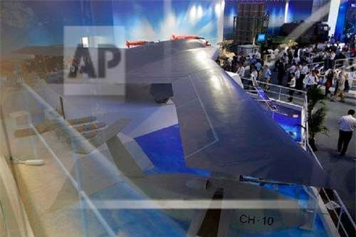 Báo Nga: Thách thức Mỹ, Trung Quốc có thể gắn AK-47 lên máy bay không người lái