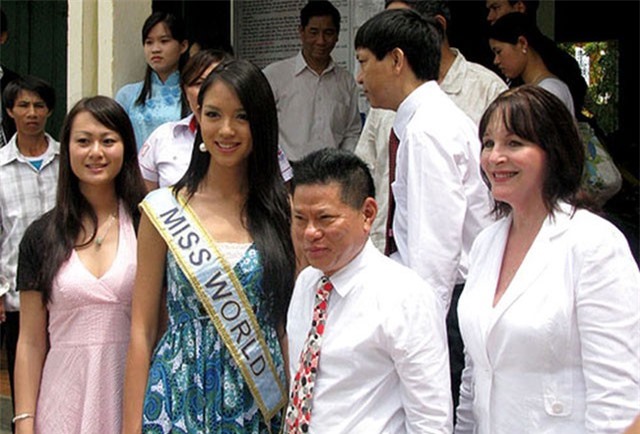 Hoa hậu thế giới có mối duyên đặc biệt với tỷ phú Hoàng Kiều đang sống thế nào?