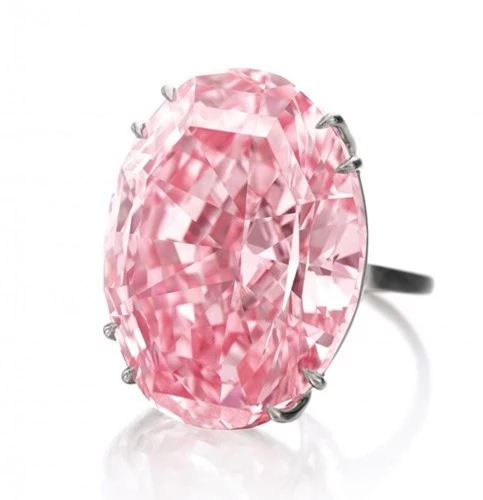 Pink Star có hình oval, được mài giũa và đánh bóng từ một viên kim cương thô nặng 132,5 carat. Ảnh: artnet News.