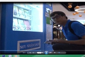 Clip: Xuất hiện máy bán sách tự động đầu tiên tại Việt Nam