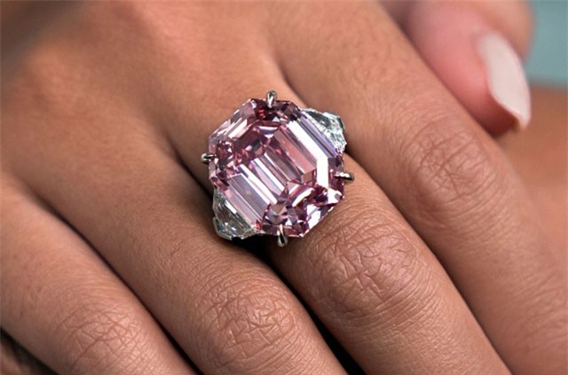 Clip: Viên kim cương Pink Legacy có gì đặc biệt mà có giá lên tới 50 triệu USD?