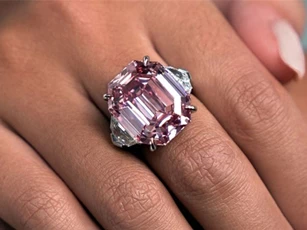 Clip: Viên kim cương Pink Legacy có gì đặc biệt mà có giá lên tới 50 triệu USD?