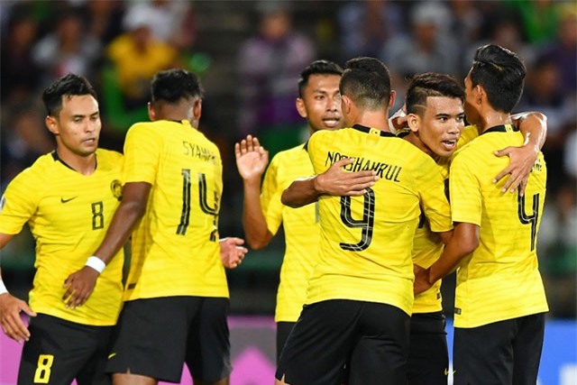 Clip: ‘Lão tướng’ tỏa sáng, Malaysia nhọc nhằn đánh bại Lào