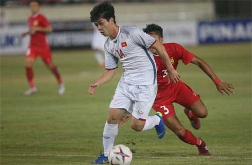 Công Phượng hay Xuân Trường sẽ ngồi dự bị ở trận gặp Malaysia?