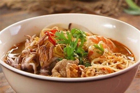 Clip: Cách nấu bún Thái chua cay chuẩn vị