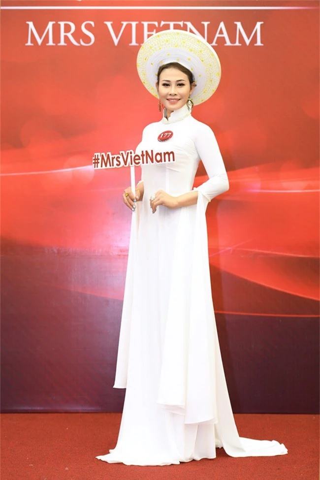 Bất ngờ với nhan sắc mẹ 3 con được ví như bản sao Lee Honey tại Chung khảo Người mẫu quý bà Việt Nam - Ảnh 11.