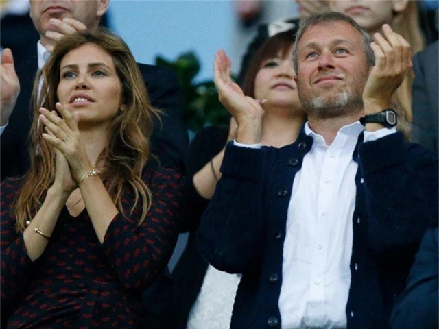 Cuộc sống giàu sang, nhiều màu sắc của ông chủ sở hữu CLB Chelsea - tỷ phú Roman Abramovich - Ảnh 3.