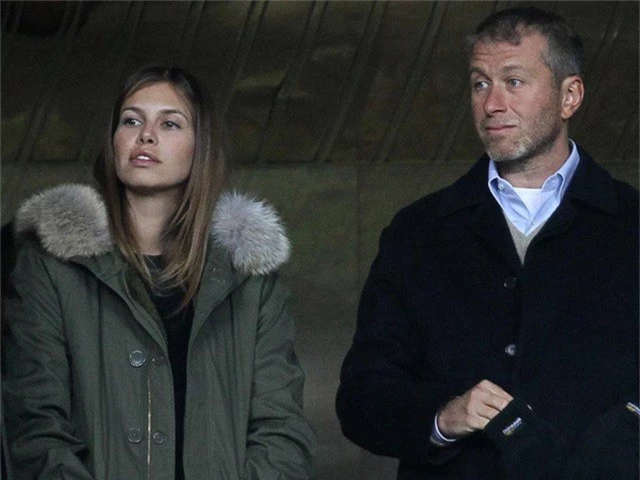 Cuộc sống giàu sang, nhiều màu sắc của ông chủ sở hữu CLB Chelsea - tỷ phú Roman Abramovich - Ảnh 4.