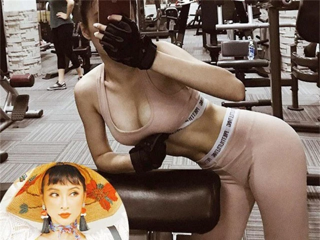 Ở tư thế chụp ảnh này, rãnh bụng của Angela Phương Trinh trông khá rõ rệt. 
