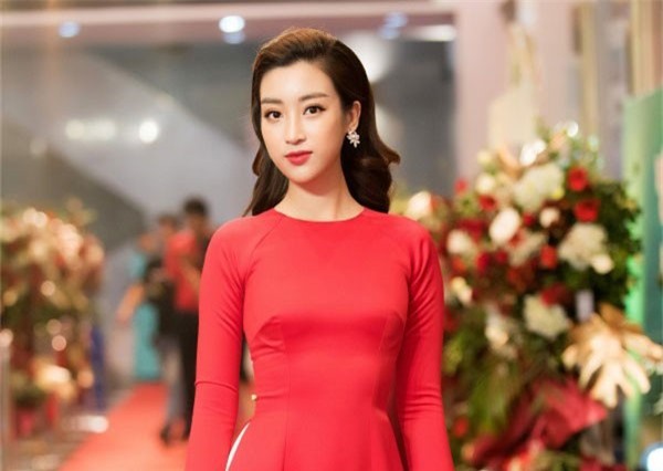 Người kín đáo, người hững hờ, Ngọc Trinh - Hương Giang dắt nhau vào BXH sao đẹp