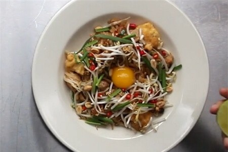Clip: 'Bí kíp' làm món mì xào kiểu Thái đậm đà hương vị