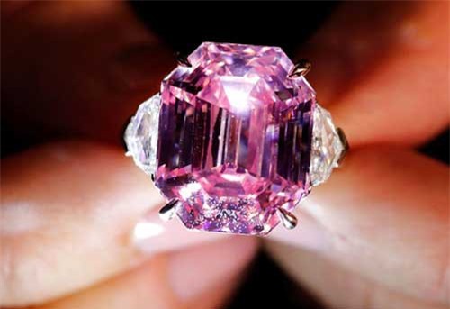 Viên kim cương hồng hiếm có, “hét” giá gần 1,2 nghìn tỷ đồng