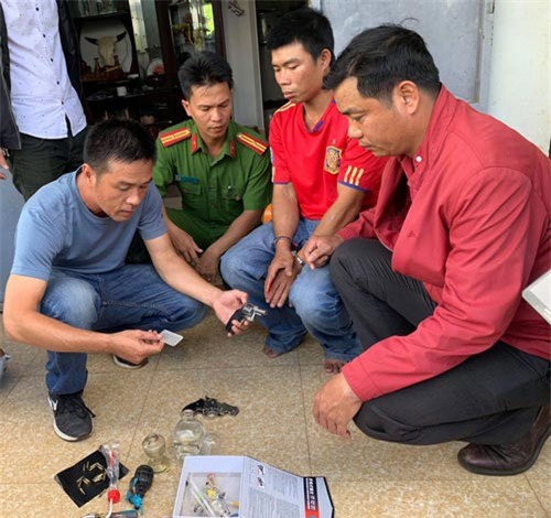 Bắt đối tượng mua bán ma túy có tàng trữ súng, lựu đạn