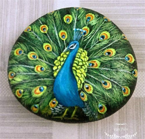 Bức tranh trên đá cuội sống động như thật của chàng trai Thái Bình