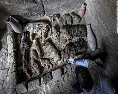 Ghê rợn hàng chục xác ướp mèo, bọ hung trong mộ cổ Ai Cập
