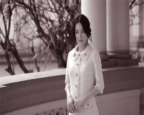 Nhã Phương thoải mái khoe dáng, không giấu diếm vòng 2 phát tướng