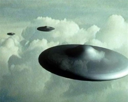 Phi công Ireland đồng loạt nhìn thấy UFO bay sát máy bay