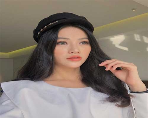 Hoa hậu Phương Khánh thừa nhận đã chỉnh một số nét trên khuôn mặt