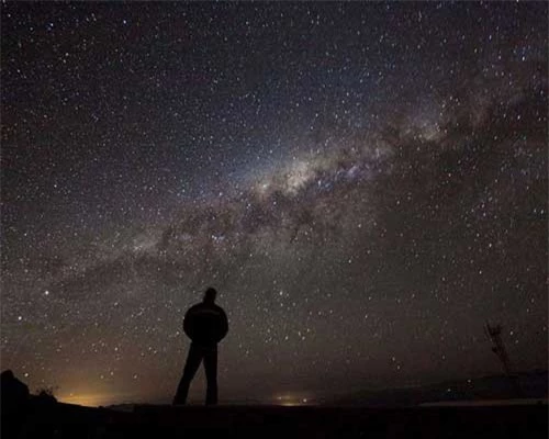 Dải ngân hà hiện rõ trên bầu trời đêm. NASA