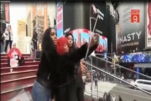 Clip: Người 'sống ảo' trên Facebook quá nhiều sẽ dễ mắc chứng tự kiêu