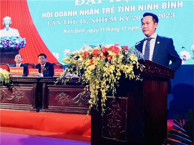 Ông Đặng Hồng Anh, Chủ tịch Hội DNT Việt Nam phát biểu tại Đại hội