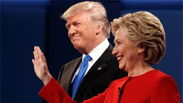  Tổng thống Donald Trump và bà Hillary Clinton trong cuộc tranh luận khi chạy đua vào Nhà Trắng năm 2016. (Ảnh: Reuters) 