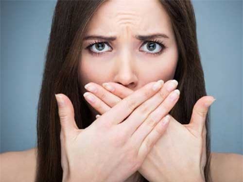 Hơi thở hôi cảnh báo bệnh gì?