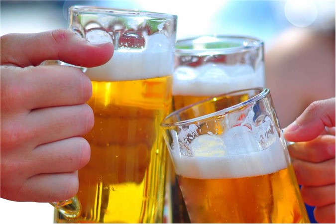 Clip: 'Bật mí' lý do khiến phụ nữ nên hạn chế uống rượu bia hơn đàn ông