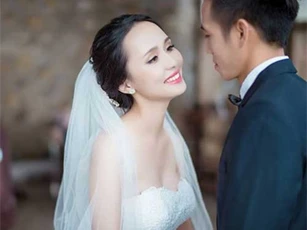 Vợ các cầu thủ Việt Nam tham dự AFF Cup: Ai xinh đẹp, tài năng hơn?
