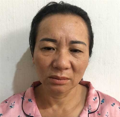 Vừa ra tù, nữ quái tiếp tục lên đền để hành nghề móc túi